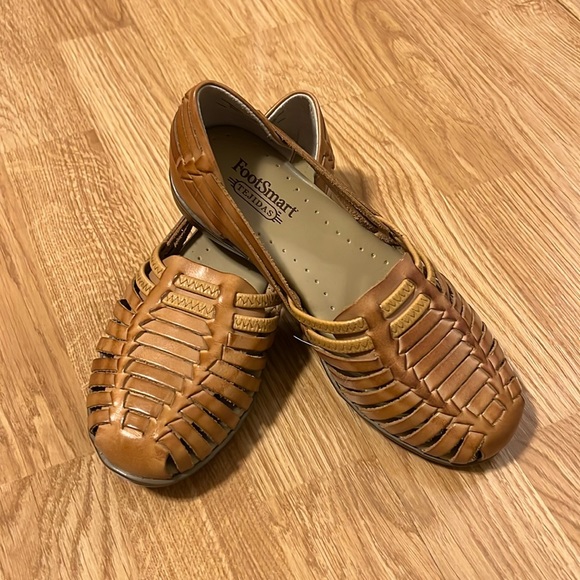 FootSmart Tejidas Women’s Tan Leather Huaraches Size 6W - Picture 1 of 14